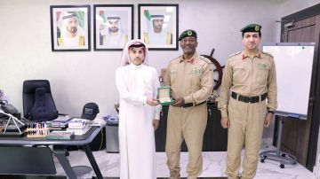 شرطة دبي تكرم سعوديا أنقذ شخصا من الغرق شرطة دبي تكرم سعوديا أنقذ شخصا من الغرق