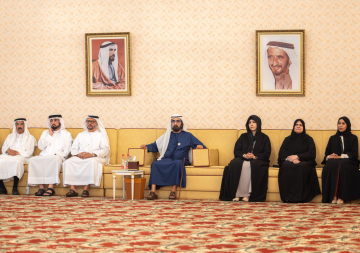 محمد بن راشد يستقبل جمعا من الشيوخ والوزراء وكبار المسؤولين والتجار وأعيان البلاد محمد بن راشد يستقبل جمعا من الشيوخ والوزراء وكبار المسؤولين والتجار وأعيان البلاد
