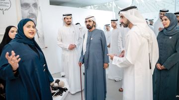 محمد بن راشد يطلع على مشروع بحثي حول الخزام محمد بن راشد يطلع على مشروع بحثي حول الخزام