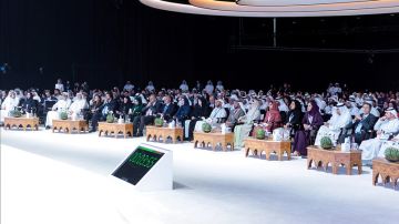 أنور قرقاش: نهج محمد بن زايد يجمع بين الدبلوماسية لصناعة السلام والصلابة في الدفاع عن أمن الوطن أنور قرقاش: نهج محمد بن زايد يجمع بين الدبلوماسية لصناعة السلام والصلابة في الدفاع عن أمن الوطن
