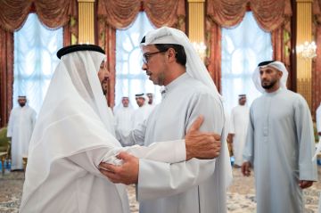 منصور بن زايد يقدم واجب العزاء في وفاة حرم محمد بن بطي آل حامد منصور بن زايد يقدم واجب العزاء في وفاة حرم محمد بن بطي آل حامد