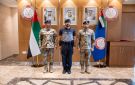 شرطي يساعد 45 راكبا تعطلت حافلتهم على طريق الغويفات - ae