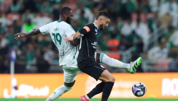 بـ10 لاعبين.. الشباب يحرج الأهلي بهدف عكسي قاتل بـ10 لاعبين.. الشباب يحرج الأهلي بهدف عكسي قاتل