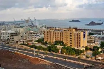 جثة هامدة مرمية في فرزة الهاشمي بعدن!! جثة هامدة مرمية في فرزة الهاشمي بعدن!!