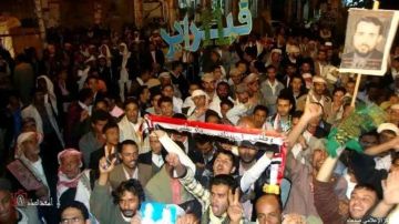 شاهد عيان يكسر الصمت عن ساحة التغيير: كنا نتدرب في الصباح ونقتل في المساء... ثم نقدم للناس كضحايا سلميين!   شاهد عيان يكسر الصمت عن ساحة التغيير: كنا نتدرب في الصباح ونقتل في المساء... ثم نقدم للناس كضحايا سلميين!