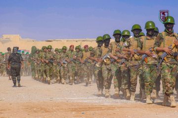 اللواء الأول دفاع شبوة يحتفي بثورة 14 أكتوبر بعرض عسكري مهيب ويحيي ذكرى استشهاد القائد السليماني