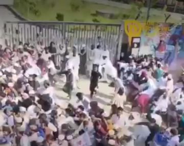 الهند تهدم العشرات من متاجر المسلمين 