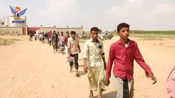 مسيرات شعبية لخريجي دورات طوفان الأقصى في عدد من مديريات الحديدة مسيرات شعبية لخريجي دورات طوفان الأقصى في عدد من مديريات الحديدة