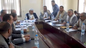 مناقشة سير العمل في مؤسسة المياه بعمران مناقشة سير العمل في مؤسسة المياه بعمران