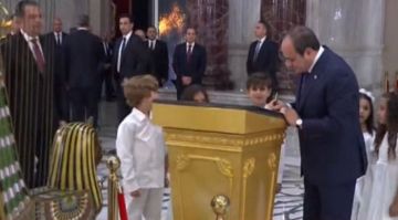 السيسي يشهد احتفالية وطن السلام في العاصمة الإدارية الجديدة السيسي يشهد احتفالية وطن السلام في العاصمة الإدارية الجديدة