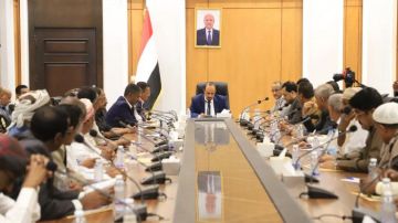 محافظ حضرموت يوجه بتحديد أولويات المشاريع التنموية بالمديريات محافظ حضرموت يوجه بتحديد أولويات المشاريع التنموية بالمديريات