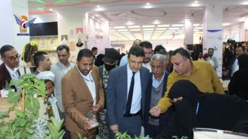 نائب وزير التربية يفتتح معرض التصاميم والأشغال اليدوية بصنعاء