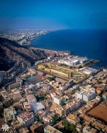 إصابة 3 أشخاص بانفجار مقذوف بكريتر بعدن