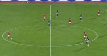 الأهلي يتعادل سلبيا مع إيجل نوار في الشوط الأول الأهلي يتعادل سلبيا مع إيجل نوار في الشوط الأول