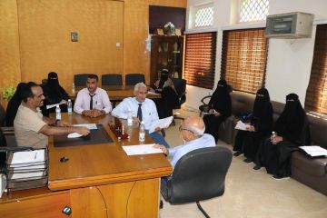 مدير عام خور مكسر يستقبل لجنة من المحافظة لبحث آلية ربط المكاتب التنفيذية بالنافذة الإلكترونية بديوان عام المحافظة مدير عام خور مكسر يستقبل لجنة من المحافظة لبحث آلية ربط المكاتب التنفيذية بالنافذة الإلكترونية بديوان عام المحافظة