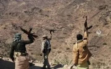 هجوم جوي محبط واندلاع اشتباكات عنيفة في جبهة الأحكوم بتعز: الجيش يتصدى لطائرتين مسيرتين حوثيتين   هجوم جوي محبط واندلاع اشتباكات عنيفة في جبهة الأحكوم بتعز: الجيش يتصدى لطائرتين مسيرتين حوثيتين