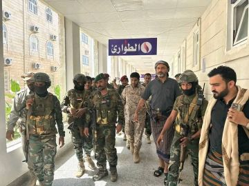 الجفري يتفقد جرحى اللواء الأول دعم وإسناد في شبوة بعد تصديهم لهجوم إرهابي في المحفد الجفري يتفقد جرحى اللواء الأول دعم وإسناد في شبوة بعد تصديهم لهجوم إرهابي في المحفد