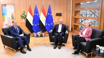 الرئيس السيسي من بروكسل: ما تحقق في شرم الشيخ إنجاز حقيقي وخطوة نحو سلام شامل الرئيس السيسي من بروكسل: ما تحقق في شرم الشيخ إنجاز حقيقي وخطوة نحو سلام شامل