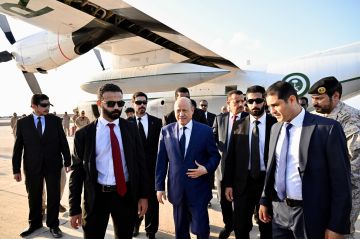 العليمي يعود إلى عدن ويؤكد على أولوية استعادة مؤسسات الدولة العليمي يعود إلى عدن ويؤكد على أولوية استعادة مؤسسات الدولة