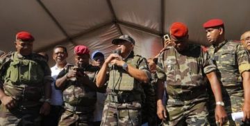 بعد هروب الرئيس.. الجيش المدغشقري يعلن الاستيلاء على السلطة بعد هروب الرئيس.. الجيش المدغشقري يعلن الاستيلاء على السلطة