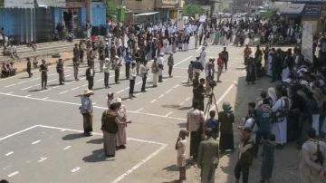 عرض شعبي لقوات التعبئة في حجة بمناسبة العيد 11 لثورة 21 سبتمبر عرض شعبي لقوات التعبئة في حجة بمناسبة العيد 11 لثورة 21 سبتمبر