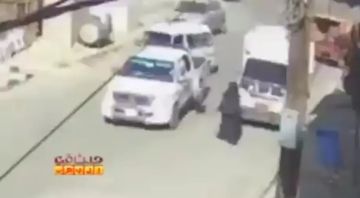 فيديو يهز صنعاء.. اختطاف طفل أمام والدته في وضح النهار وعدسة الكاميرات توثق الحادثة فيديو يهز صنعاء.. اختطاف طفل أمام والدته في وضح النهار وعدسة الكاميرات توثق الحادثة