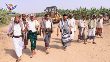 تدشين مبادرة مسح وردم طريق الزهرة دير الأخرش في الحديدة