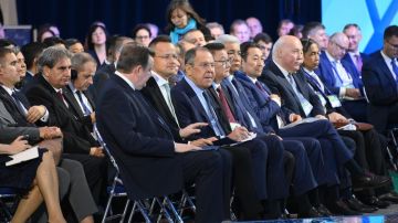 الخارجية البيلاروسية: وزراء خارجية روسيا والمجر وكوريا الشمالية يشاركون بمؤتمر أمني في مينسك الخارجية البيلاروسية: وزراء خارجية روسيا والمجر وكوريا الشمالية يشاركون بمؤتمر أمني في مينسك