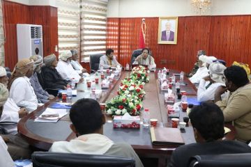 محافظ المهرة يوجه بإزالة النقاط العشوائية بمديرية حات محافظ المهرة يوجه بإزالة النقاط العشوائية بمديرية حات