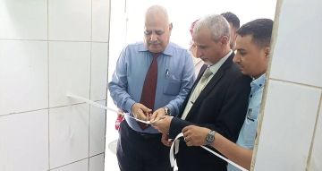 مدير عام صحة عدن يدشن مخيم طبي مجاني للأمراض المزمنة في خورمكسر