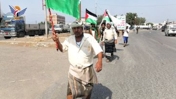 مسير شعبي لخريجي دورات طوفان الأقصى في مديرية الحالي بالحديدة