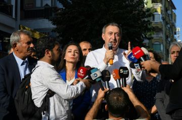 حزب المساواة وديموقراطية الشعوب يعلن إنجاز حزب العمال أولى مراحل عملية السلام مع أنقرة حزب المساواة وديموقراطية الشعوب يعلن إنجاز حزب العمال أولى مراحل عملية السلام مع أنقرة