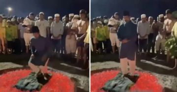 صلاة على الجمر .. جماعة دينية في إندونيسيا تصلي على سجادة فوق نار مشتعلة صلاة على الجمر .. جماعة دينية في إندونيسيا تصلي على سجادة فوق نار مشتعلة