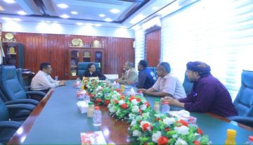 محافظ المهرة يبحث مع فريق اممي أوضاع اللاجئين وتجديد بياناتهم محافظ المهرة يبحث مع فريق اممي أوضاع اللاجئين وتجديد بياناتهم