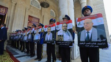 بين الخلافات والمخاوف الأمنية.. عوامل تحبط تشكيل حكومة حوثية جديدة بين الخلافات والمخاوف الأمنية.. عوامل تحبط تشكيل حكومة حوثية جديدة