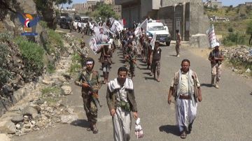 تعز.. مسير وعرض لخريجي دورات طوفان الأقصى في مديرية حيفان