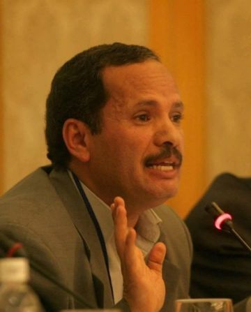 حزن يمني واسع على رحيل الأكاديمي محمد الظاهري.. رائد الفكر السياسي البارز حزن يمني واسع على رحيل الأكاديمي محمد الظاهري.. رائد الفكر السياسي البارز