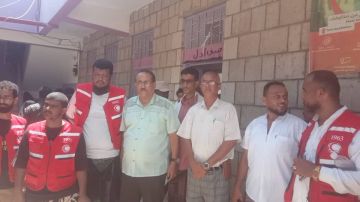 نائب محافظ لحج يشيد بجهود الهلال الأحمر اليمني في دعم المتضررين ويؤكد استهداف أكثر من مليون أسرة نائب محافظ لحج يشيد بجهود الهلال الأحمر اليمني في دعم المتضررين ويؤكد استهداف أكثر من مليون أسرة