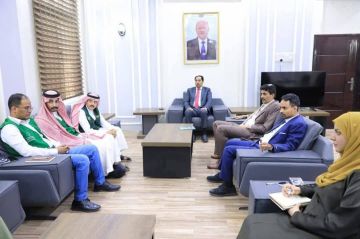 وزارة الشباب والرياضة والبرنامج السعودي يناقشان إعادة تأهيل ملعب22مايوبعدن 