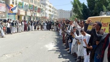 وقفات بمديريات البيضاء وفاء لدماء الشهداء وثباتا على الموقف