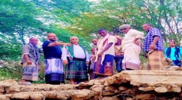 الشعيبي والجفري يتفقدان أضرار السيول في منطقة جزول بمديرية حجر