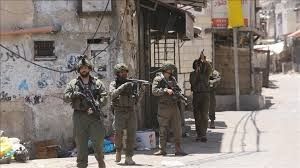 العدو الصهيوني يشن حملة مداهمات واعتقالات واسعة في الضفة والقدس العدو الصهيوني يشن حملة مداهمات واعتقالات واسعة في الضفة والقدس