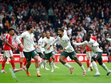 تشيلسي "غير المنضبط" يقتحم المربع الذهبي بعد فوز بـ10 لاعبين تشيلسي "غير المنضبط" يقتحم المربع الذهبي بعد فوز بـ10 لاعبين