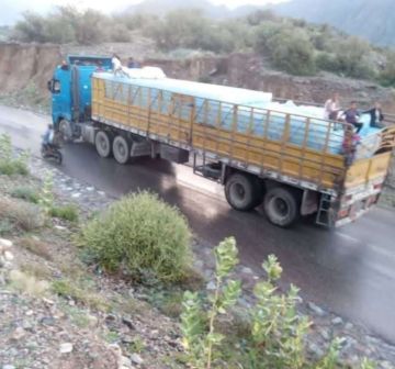 تعز : أبناء سامع يتهمون مليشـ.ـيا الحـ.ـوثي بنقل مواد سـ.ـامة عبر طريق يربط مديريتهم بخدير