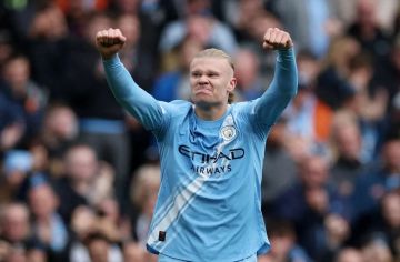 هالاند يقود مانشستر سيتي للفوز على إيفرتون وصدارة البريمرليغ مؤقتا هالاند يقود مانشستر سيتي للفوز على إيفرتون وصدارة البريمرليغ مؤقتا