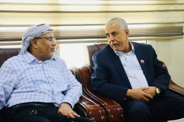 رئيس الجمعية الوطنية يلتقي في المكلا فريق التوجيه والرقابة الرئاسي ويبحث معهم ترتيبات فعالية ذكرى 14 أكتوبر