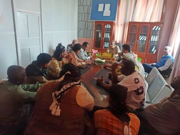 مدير عام زنجبار يناقش مع ممثلي المصائد والأشغال واللجنة الأهلية أوضاع سوق المدينة وسبل تحسينه مدير عام زنجبار يناقش مع ممثلي المصائد والأشغال واللجنة الأهلية أوضاع سوق المدينة وسبل تحسينه