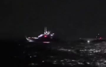 إسرائيل تواصل اعتداءاتها على أسطول الصمود إسرائيل تواصل اعتداءاتها على أسطول الصمود