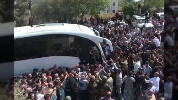 إطلاق سراح دفعة جديدة من الأسرى الفلسطينيين في صفقة التبادل مع إسرائيل إطلاق سراح دفعة جديدة من الأسرى الفلسطينيين في صفقة التبادل مع إسرائيل