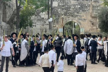 تحت حماية مشددة.. عشرات المستوطنين يقتحمون المسجد الأقصى في عيد العرش تحت حماية مشددة.. عشرات المستوطنين يقتحمون المسجد الأقصى في عيد العرش